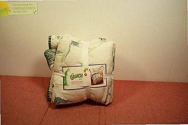 Holiday The Grinch Twin Quilt & Sham Set