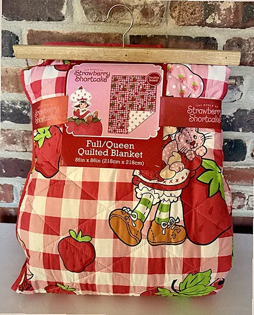NEW RARE RED🍓Strawberry Shortcake Full/Queen Quilted Blanket🍰86 x 86 Bedspread